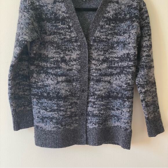 Athleta M long sleeve button down cardigan gray black athleisure merino wool - Picture 3 of 7